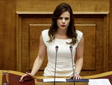 Ε.Αχτσιόγλου: «Από τον Ιανουάριο του 2019 η αύξηση του κατώτατου μισθού»